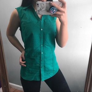 Green Pleated Sleeveless Button-up Top